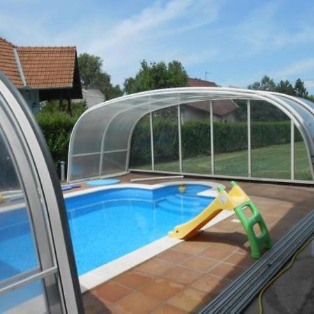 Schoenes Ferienhaus Mit Grossen Pool 250 M Vom Balaton Balatonmáriafürdő Eksteriør bilde