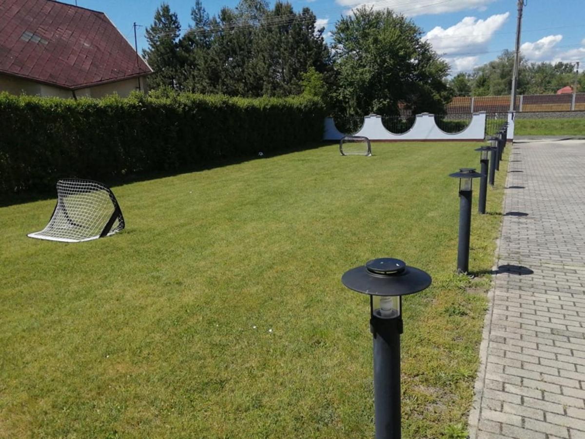 Schoenes Ferienhaus Mit Grossen Pool 250 M Vom Balaton Balatonmáriafürdő Eksteriør bilde