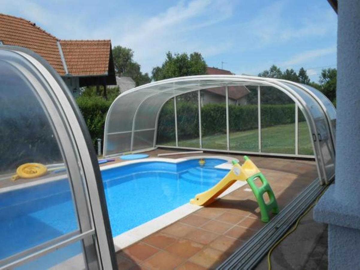 Schoenes Ferienhaus Mit Grossen Pool 250 M Vom Balaton Balatonmáriafürdő Eksteriør bilde