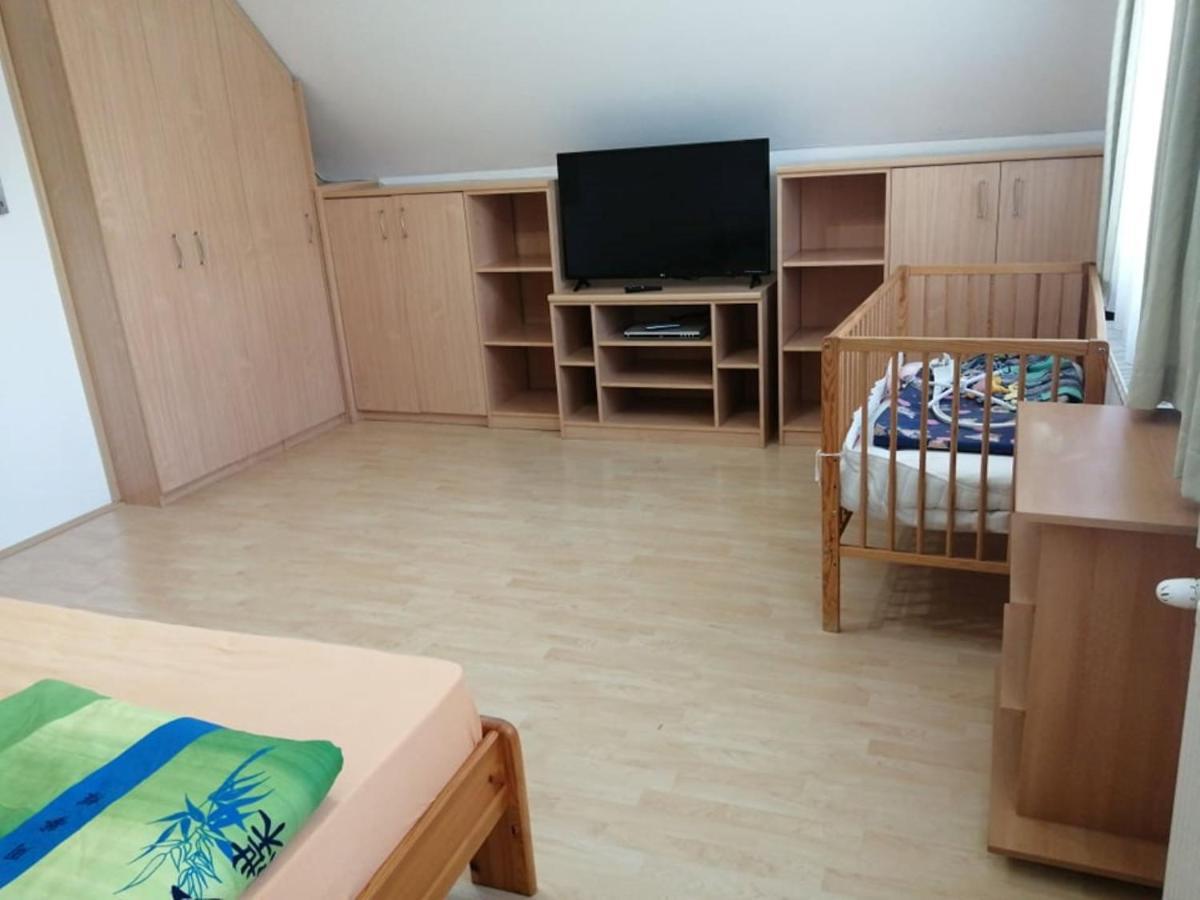 Schoenes Ferienhaus Mit Grossen Pool 250 M Vom Balaton Balatonmáriafürdő Eksteriør bilde