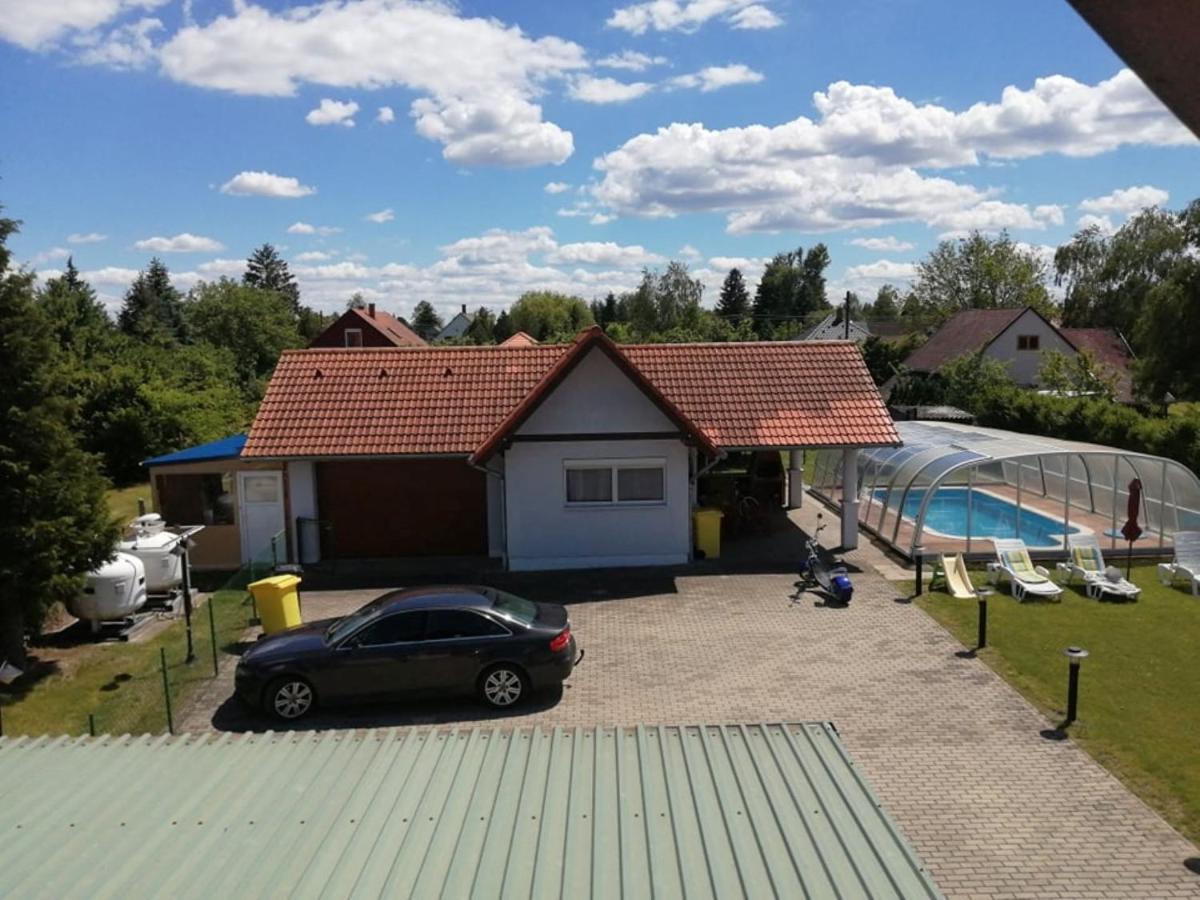 Schoenes Ferienhaus Mit Grossen Pool 250 M Vom Balaton Balatonmáriafürdő Eksteriør bilde
