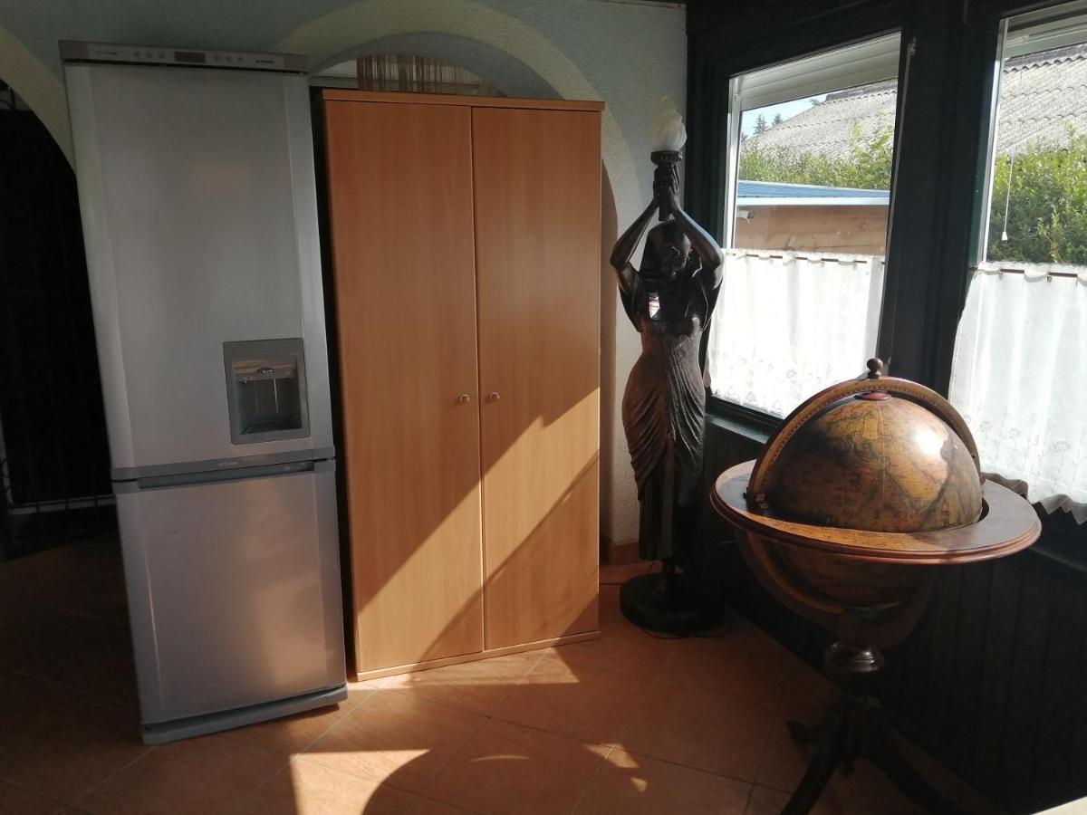 Schoenes Ferienhaus Mit Grossen Pool 250 M Vom Balaton Balatonmáriafürdő Eksteriør bilde