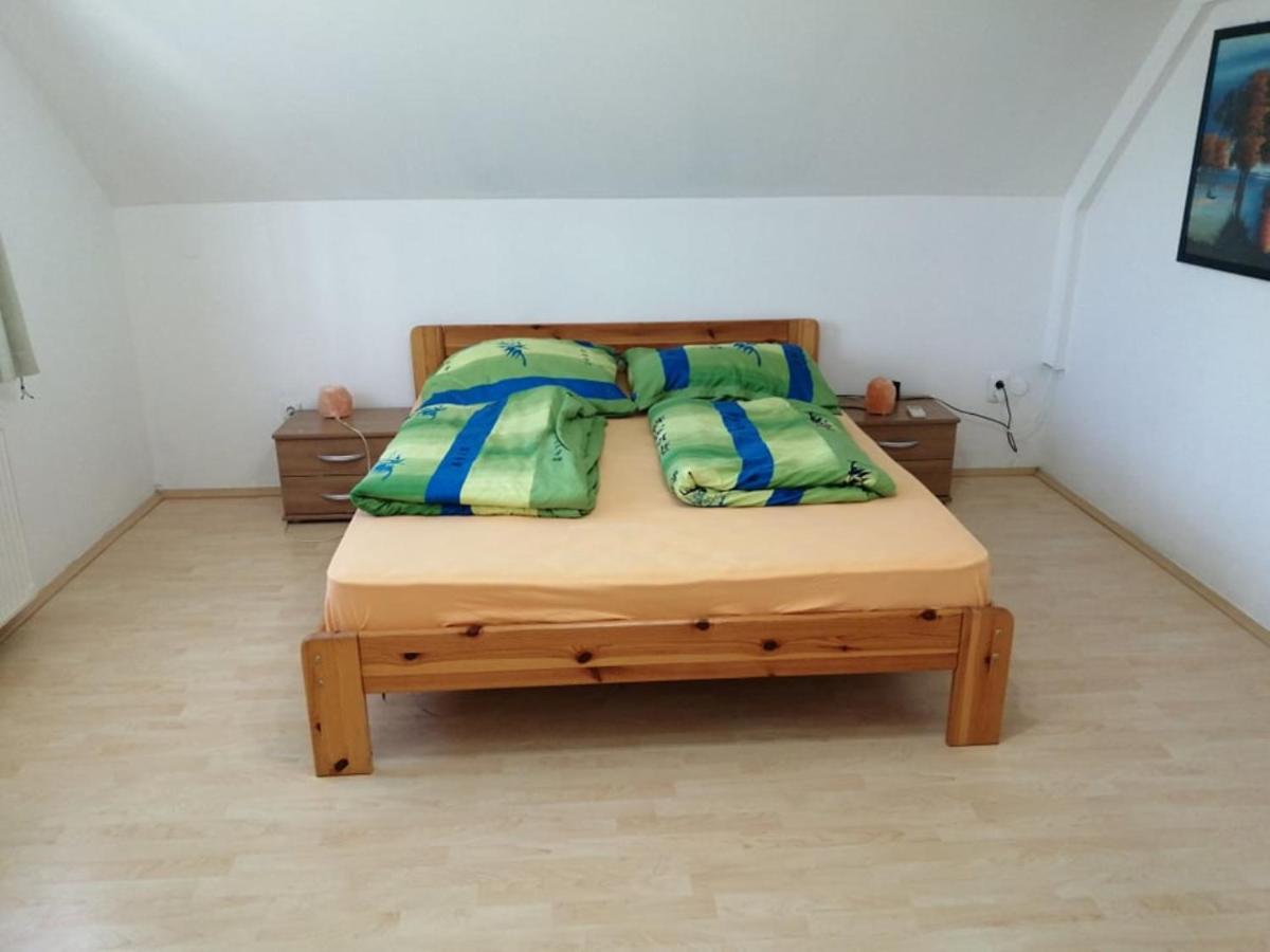 Schoenes Ferienhaus Mit Grossen Pool 250 M Vom Balaton Balatonmáriafürdő Eksteriør bilde